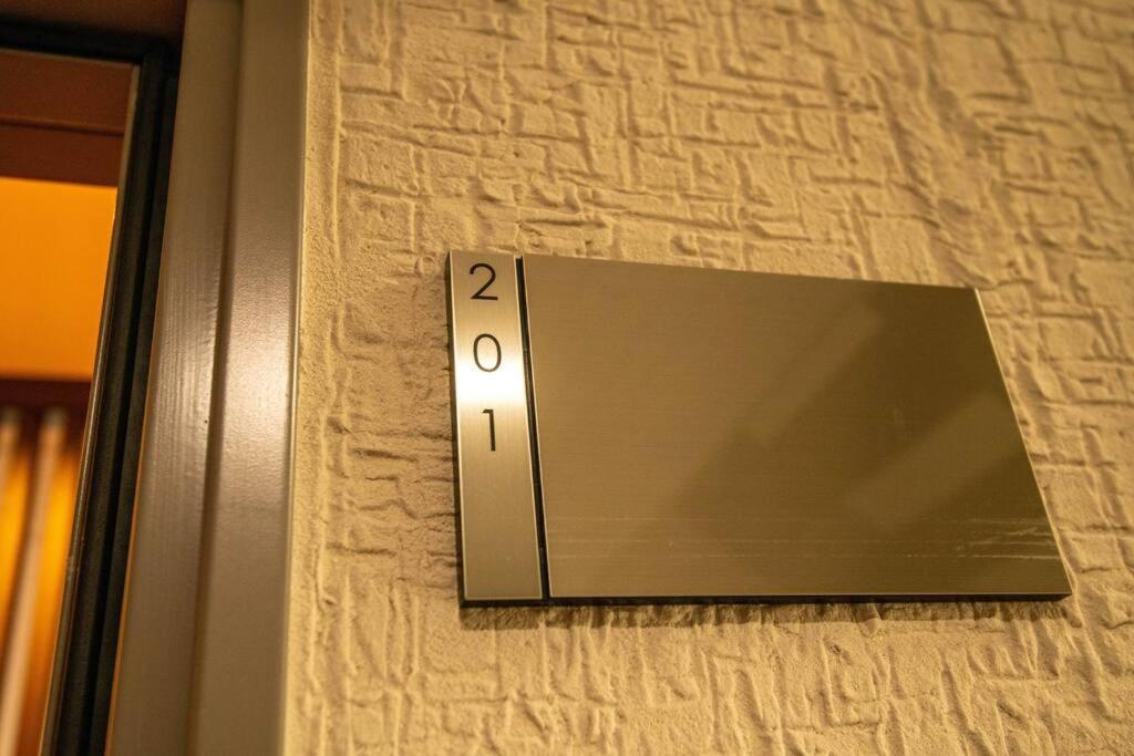 Apartamento 浅草禅心居201室 浅草駅徒歩15分 2024年4月ニューオープン 43平米丸貸し切り ダブルベット2台と畳敷き布団2組 家庭式用品設備完備 *
